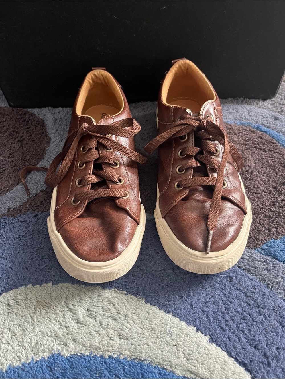Old Navy Brown Leather Low-Top Boy’s size 3 Sneakers